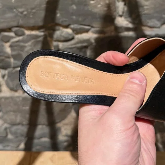 Bottega Veneta Stretch Black Leather Heeled Mule - Picture 6 of 10